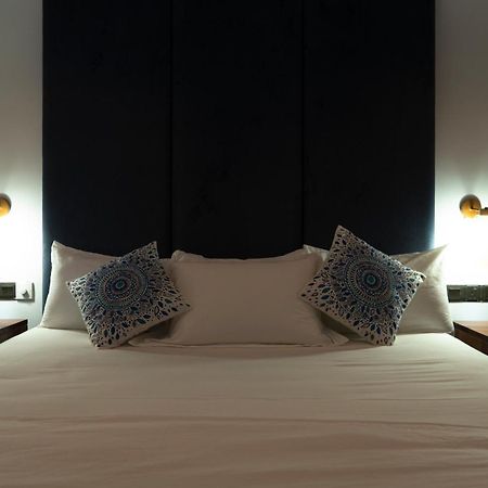 קולומבו Four Petals Inn מראה חיצוני תמונה