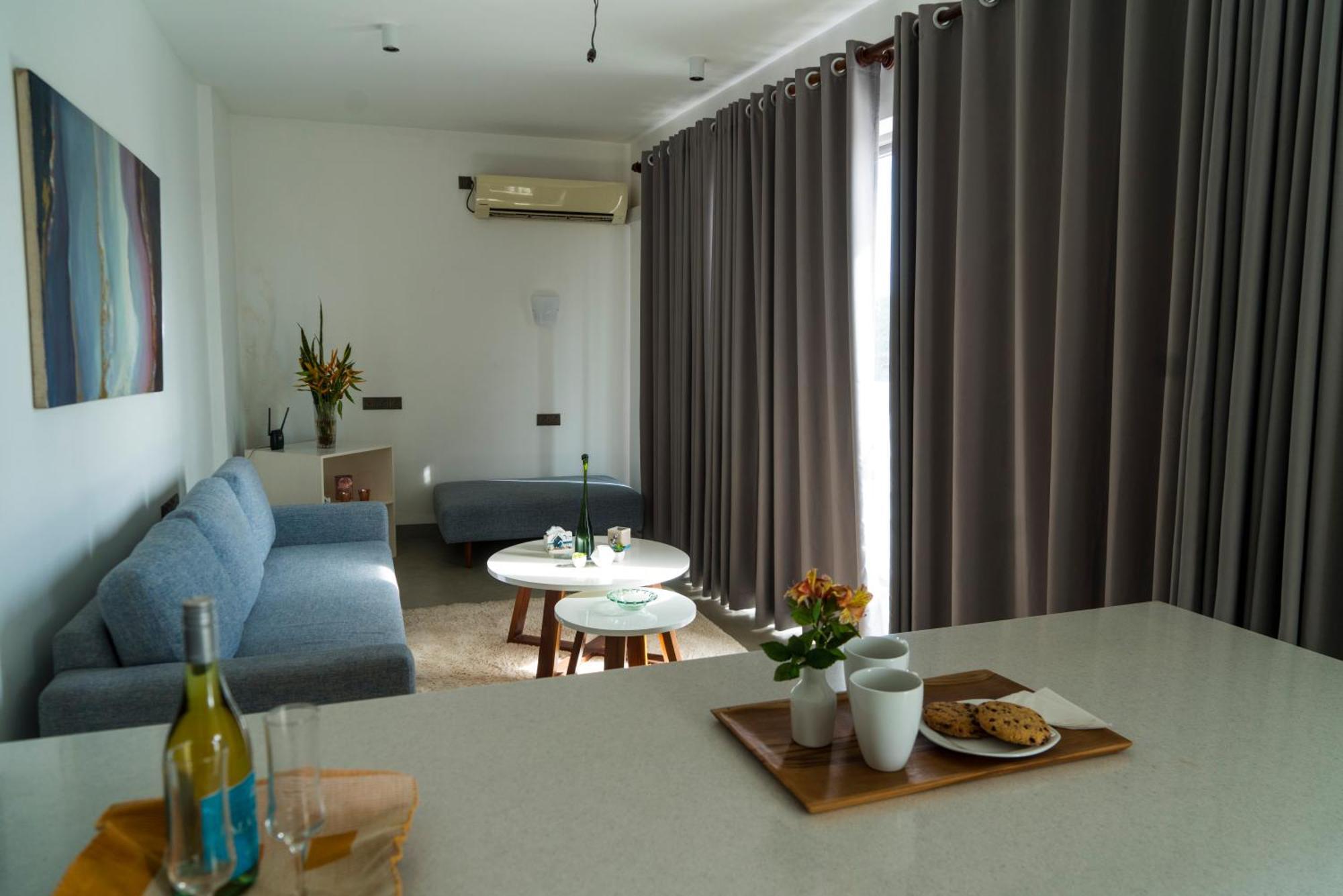 קולומבו Four Petals Inn מראה חיצוני תמונה