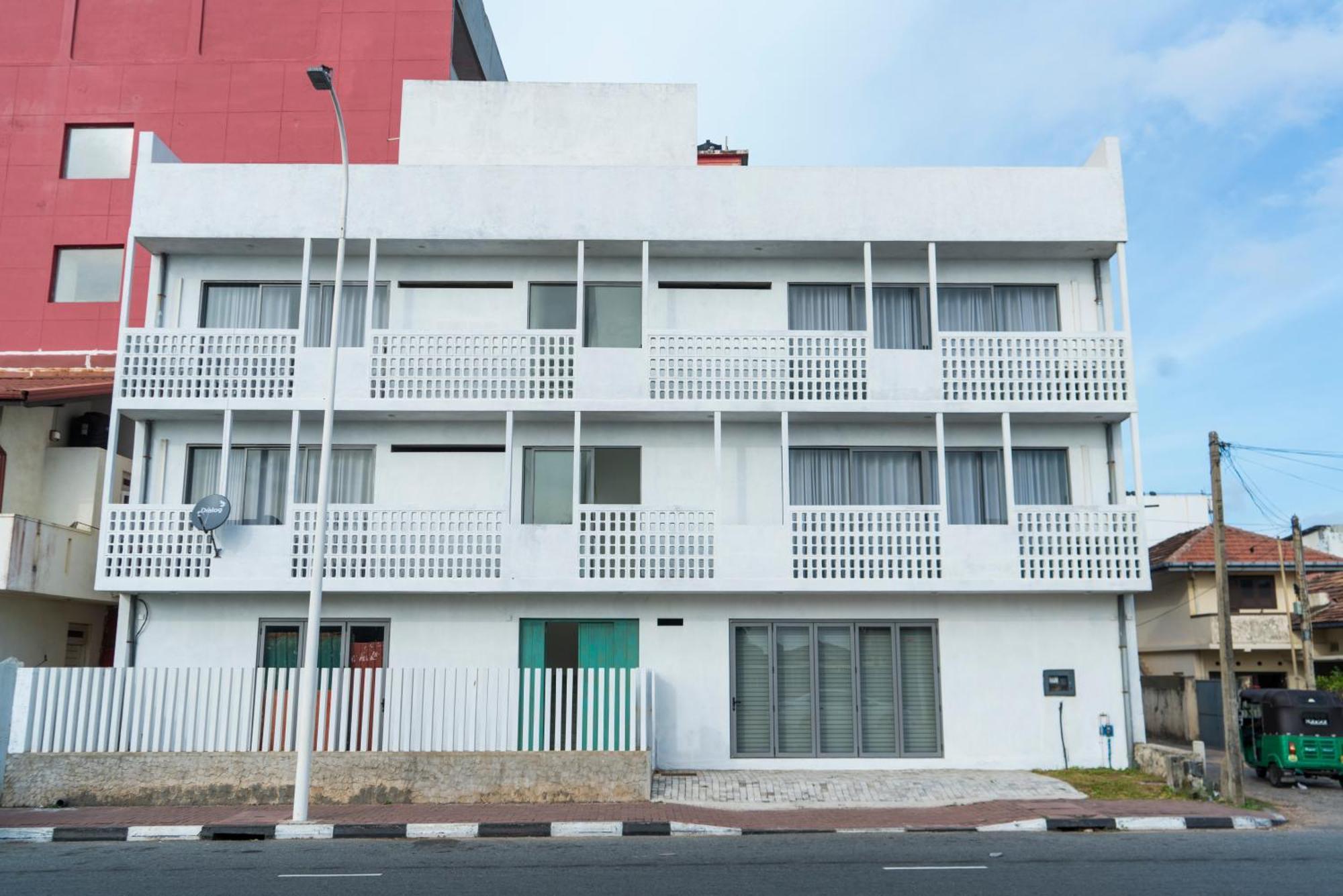 קולומבו Four Petals Inn מראה חיצוני תמונה