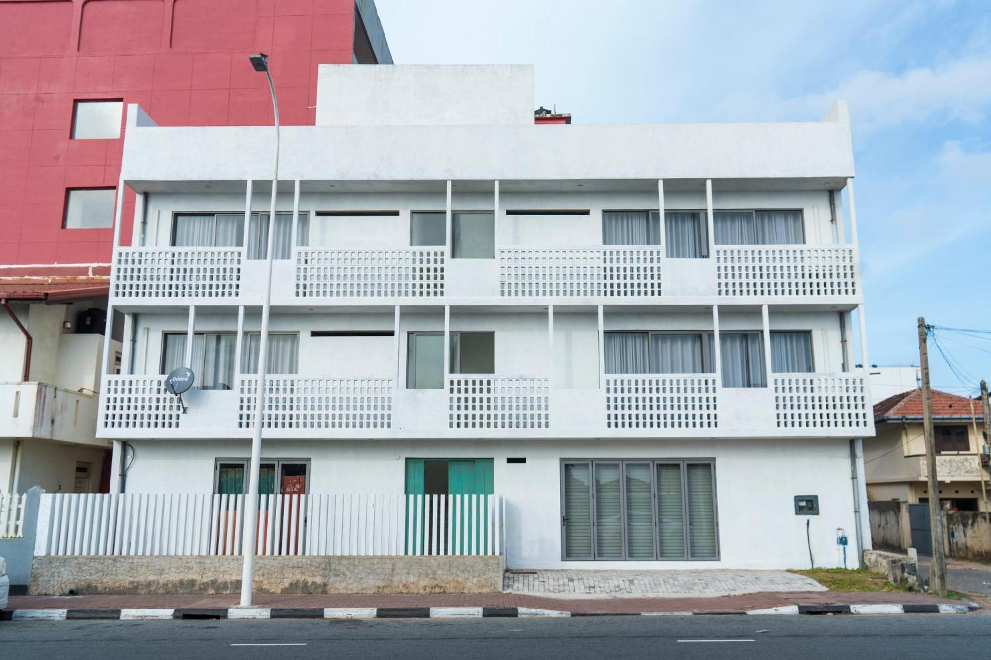קולומבו Four Petals Inn מראה חיצוני תמונה