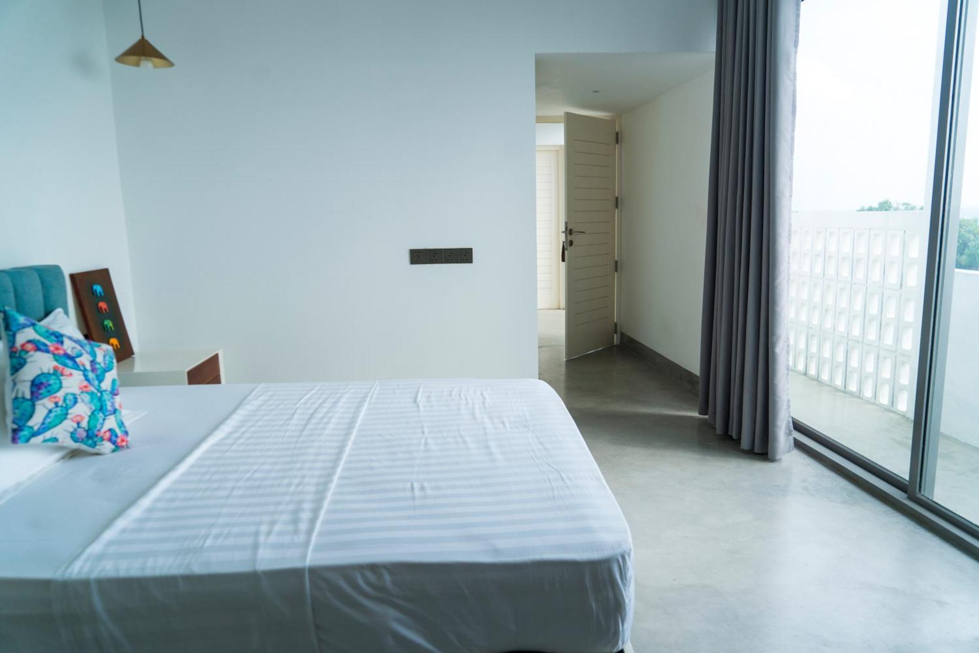 קולומבו Four Petals Inn מראה חיצוני תמונה